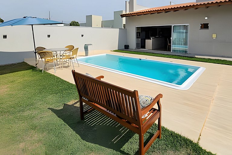 Casa ampla e confortável, piscina e churrasqueira.