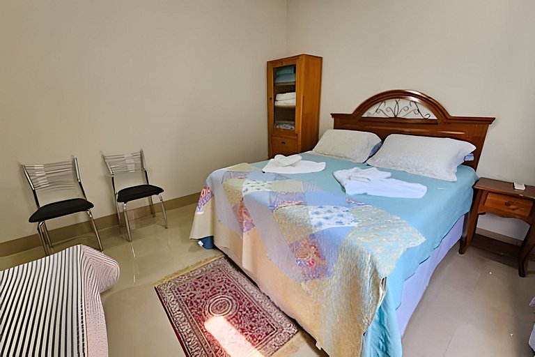 Casa ampla e confortável, piscina e churrasqueira.