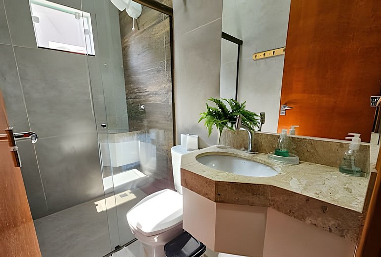 Casa ampla e confortável. Piscina e churrasqueira.