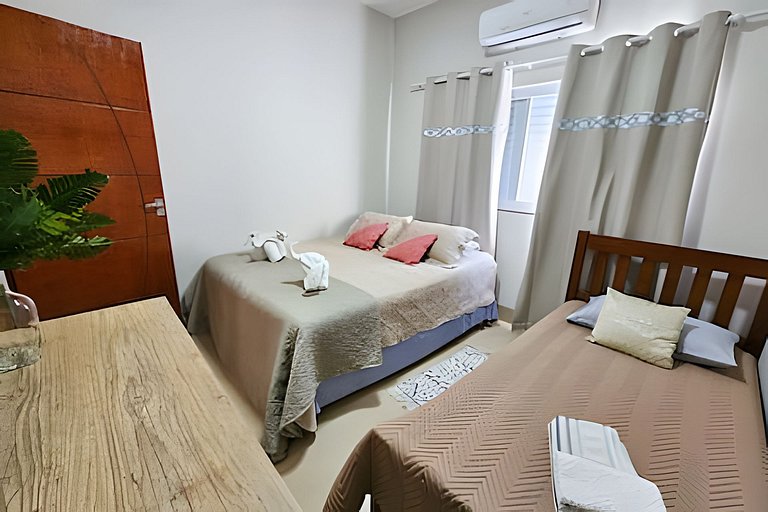 Casa ampla e confortável. Piscina e churrasqueira.