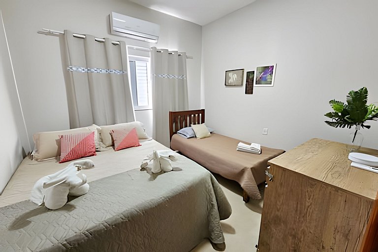 Casa ampla e confortável. Piscina e churrasqueira.