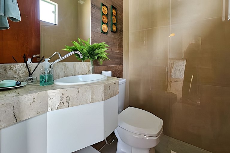 Casa ampla e confortável. Piscina e churrasqueira.