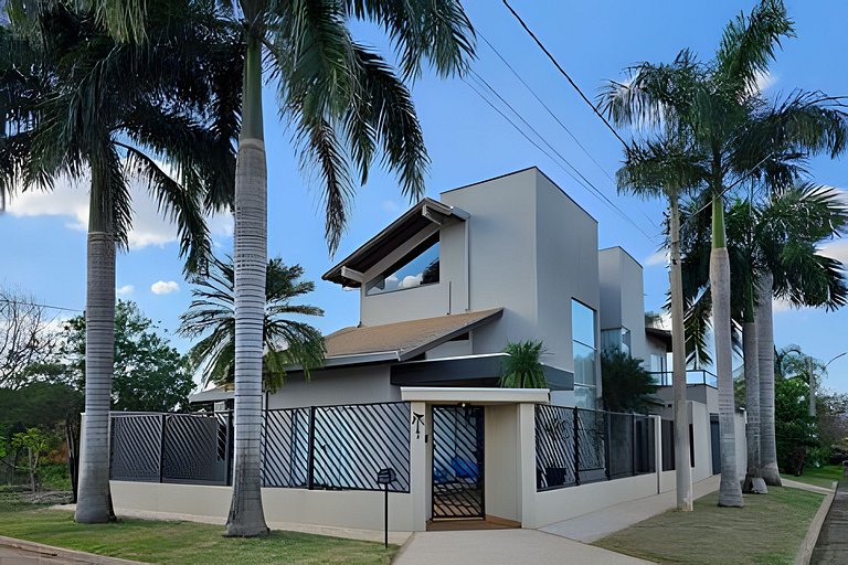 Casa da Gruta: Completa, Sofisticada e Acolhedora