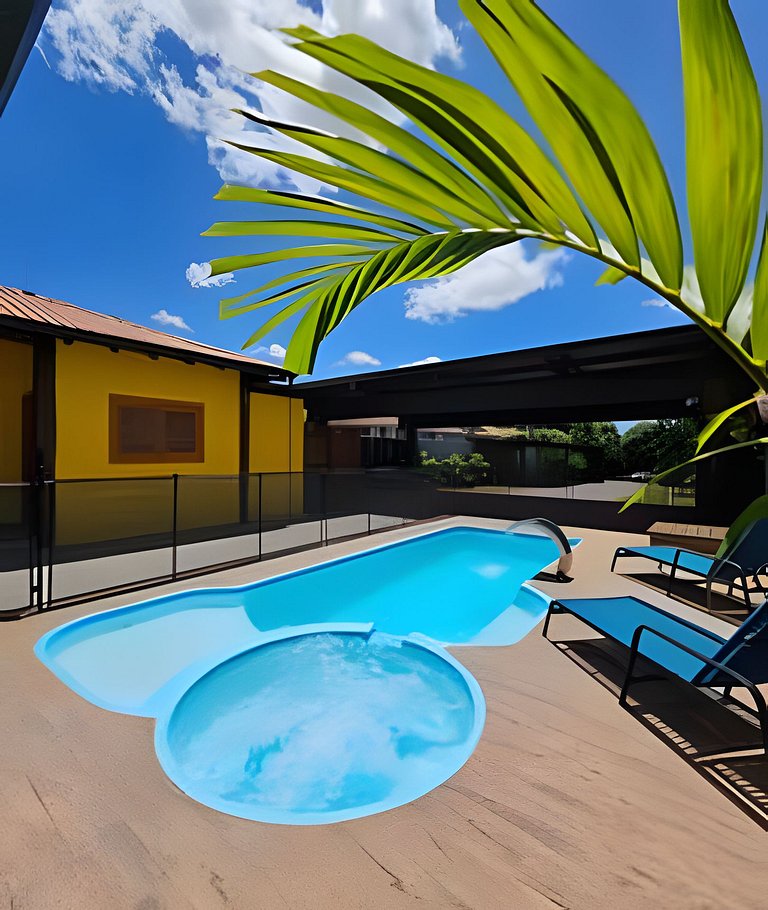 Recanto Sabiá, área gourmet climatizada e piscina
