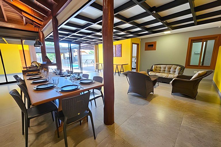 Recanto Sabiá, área gourmet climatizada e piscina