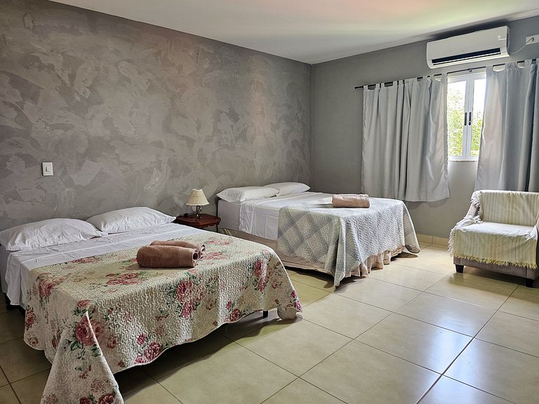 Casa Charme, casa enorme, 4 suites e piscina