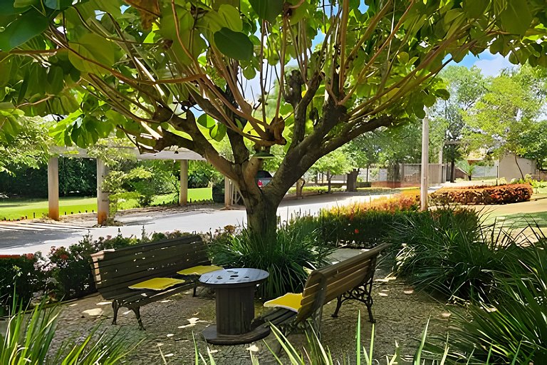 Chalé Bem Brasil 2: Conforto e paz próx ao centro.