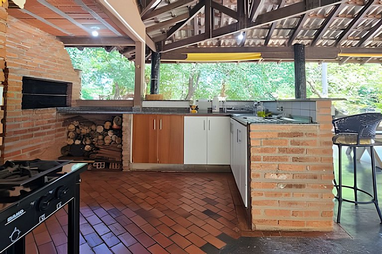 Chalé Bem Brasil 2: Conforto e paz próx ao centro.