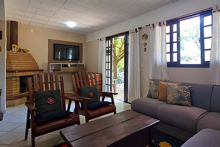 Chalé Bem Brasil 2: Conforto e paz próx ao centro.