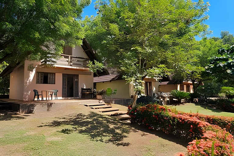 Chalé Bem Brasil 2: Conforto e paz próx ao centro.