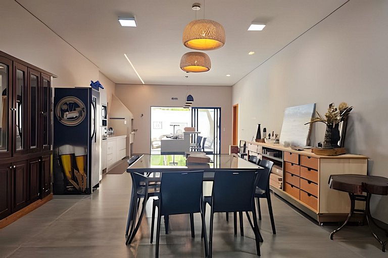 Casa Ninhal, super central, nova e espaçosa.