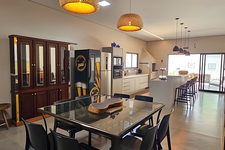 Casa Ninhal, super central, nova e espaçosa.