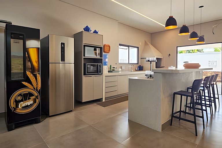 Casa Ninhal, super central, nova e espaçosa.