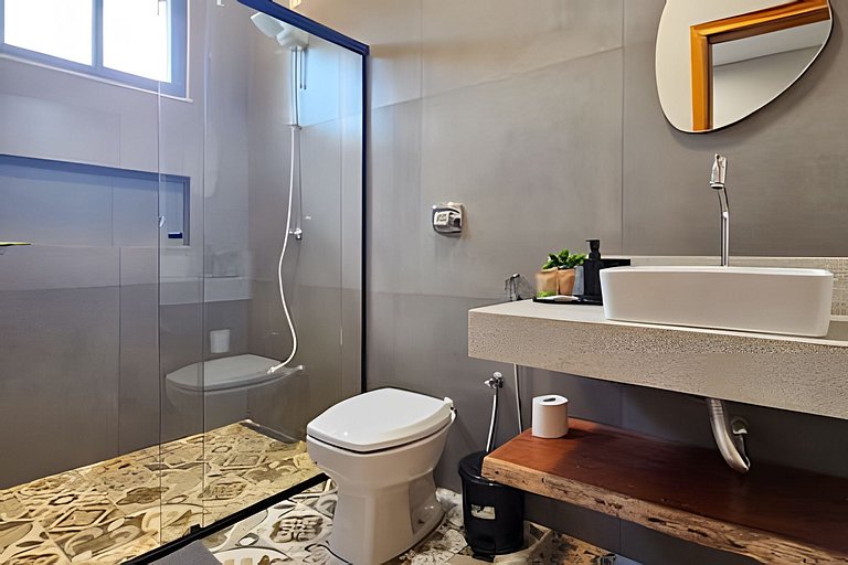 Casa Ninhal, super central, nova e espaçosa.