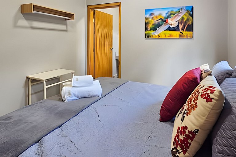 Casa Ninhal, super central, nova e espaçosa.