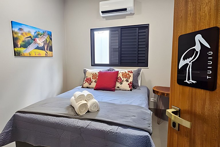 Casa Ninhal, super central, nova e espaçosa.