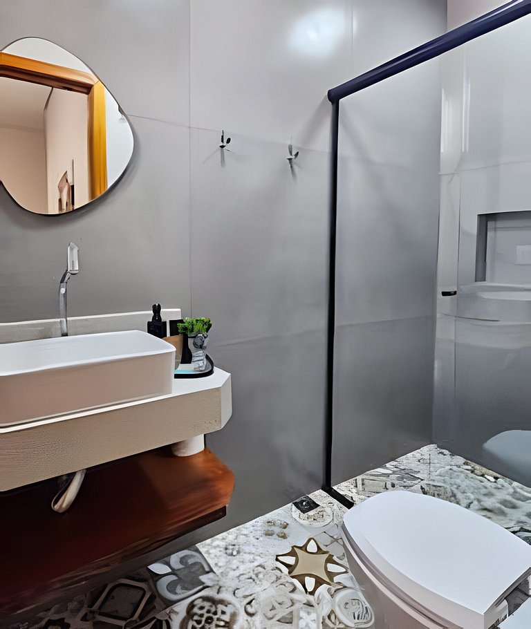 Casa Ninhal, super central, nova e espaçosa.