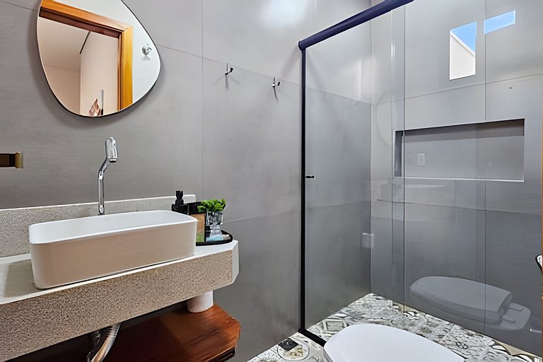 Casa Ninhal, super central, nova e espaçosa.