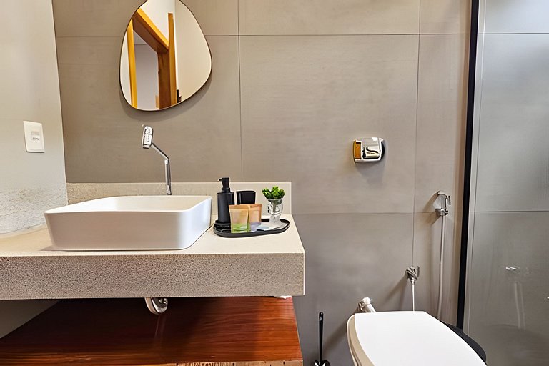 Casa Ninhal, super central, nova e espaçosa.