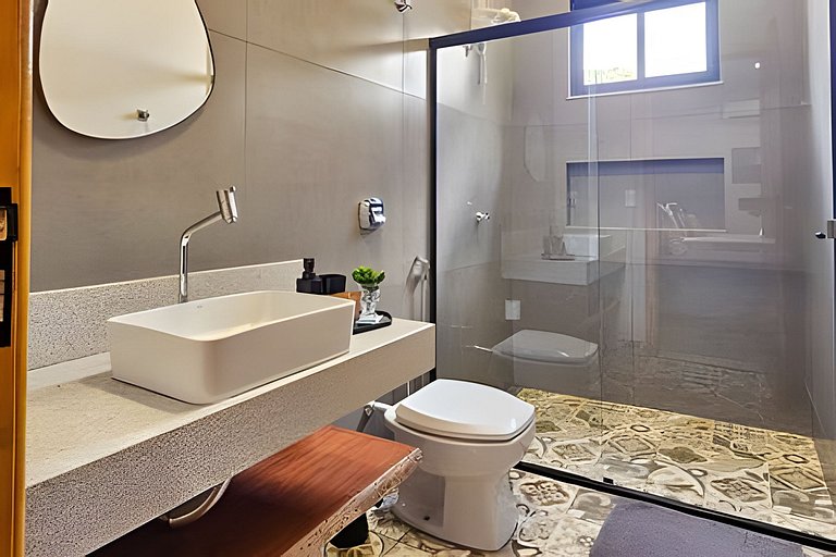 Casa Ninhal, super central, nova e espaçosa.