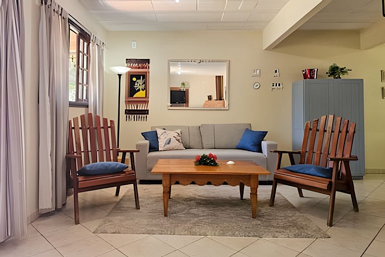 Charme de um típico chalé de campo com lareira.