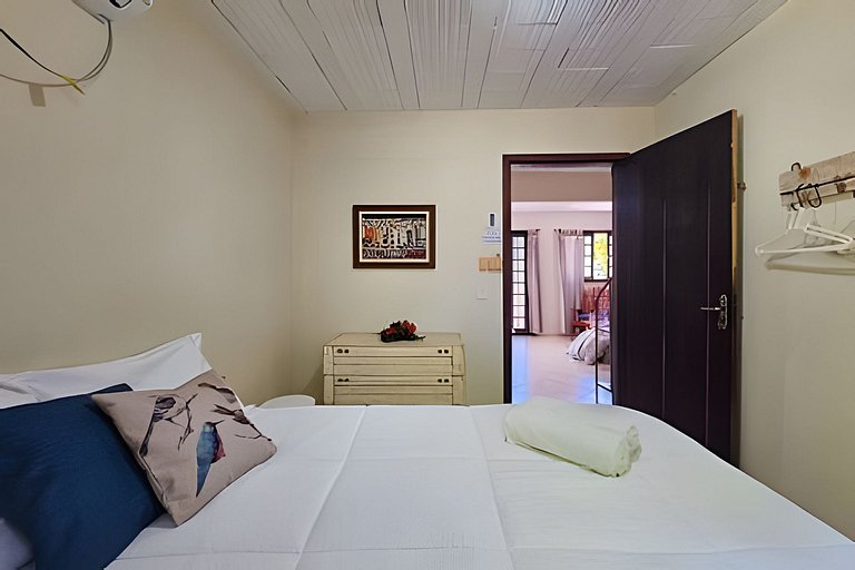 Charme de um típico chalé de campo com lareira.