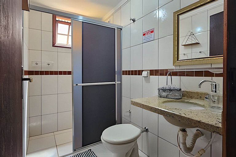 Charme de um típico chalé de campo com lareira.