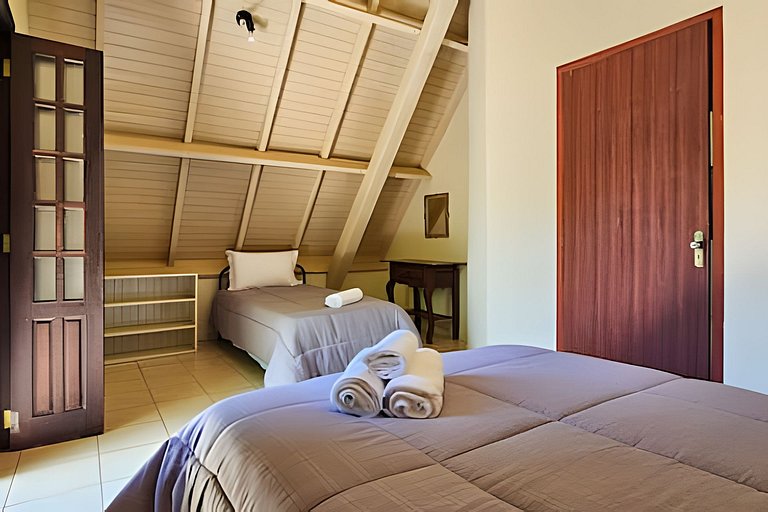 Charme de um típico chalé de campo com lareira.