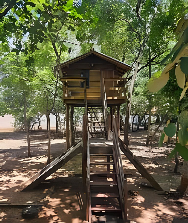 Charme de um típico chalé de campo com lareira.