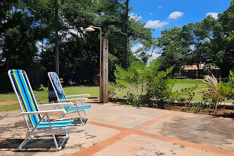 Charme de um típico chalé de campo com lareira.