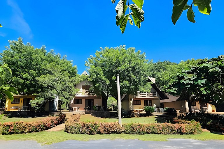 Charme de um típico chalé de campo com lareira.