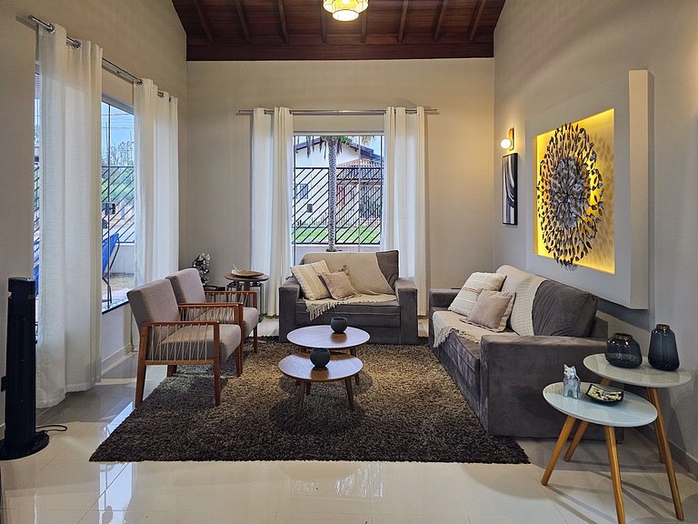 Casa da Gruta: Completa, Sofisticada e Acolhedora