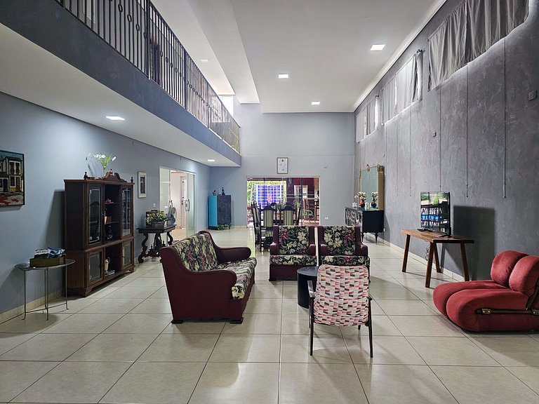 Casa Charme, casa enorme, 4 suites e piscina