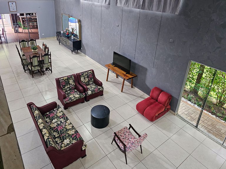 Casa Charme: ampla e com excelente área de lazer