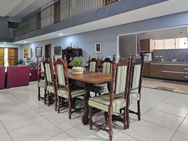 Casa Charme, casa enorme, 4 suites e piscina