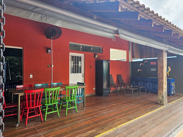 Casa Charme: ampla e com excelente área de lazer