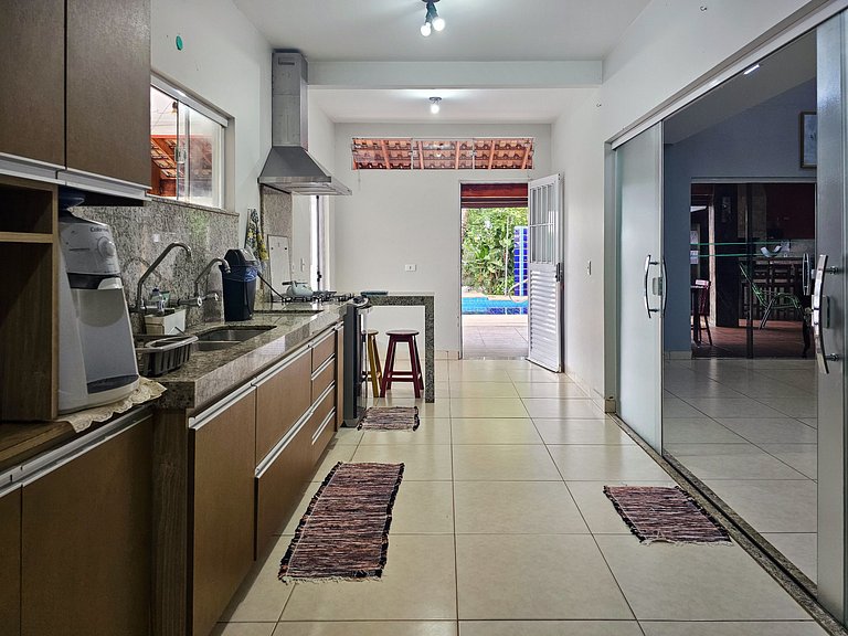 Casa Charme, casa enorme, 4 suites e piscina