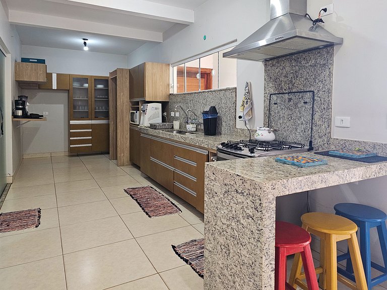 Casa Charme: ampla e com excelente área de lazer