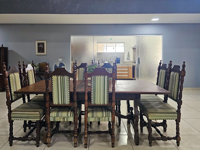 Casa Charme: ampla e com excelente área de lazer