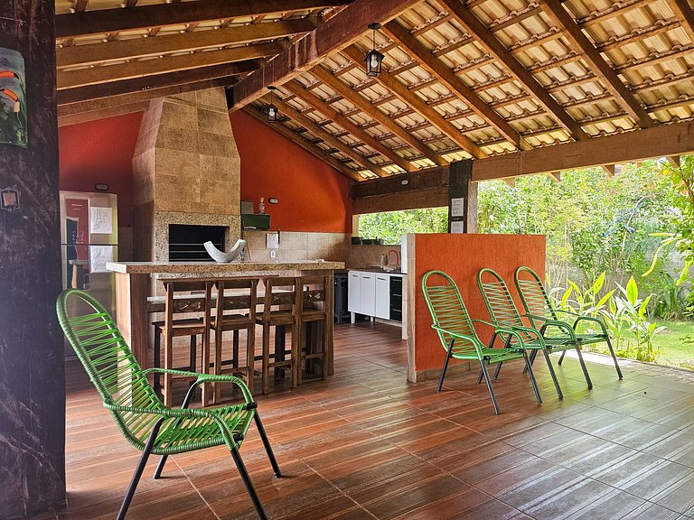 Casa Charme: ampla e com excelente área de lazer