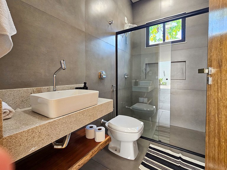 Casa Ninhal, super central, nova e espaçosa.