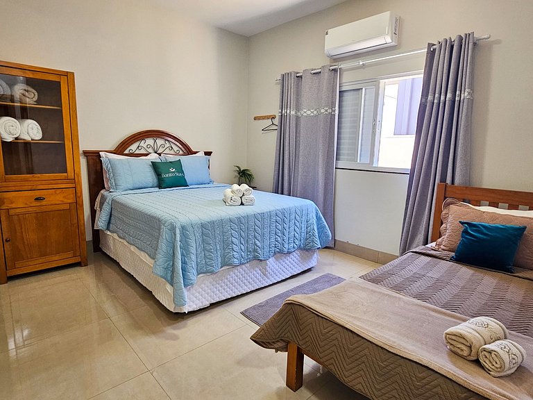 Casa ampla e confortável. Piscina e churrasqueira.