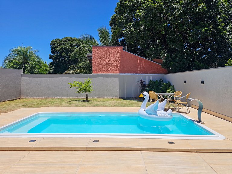 Casa ampla e confortável, piscina e churrasqueira.