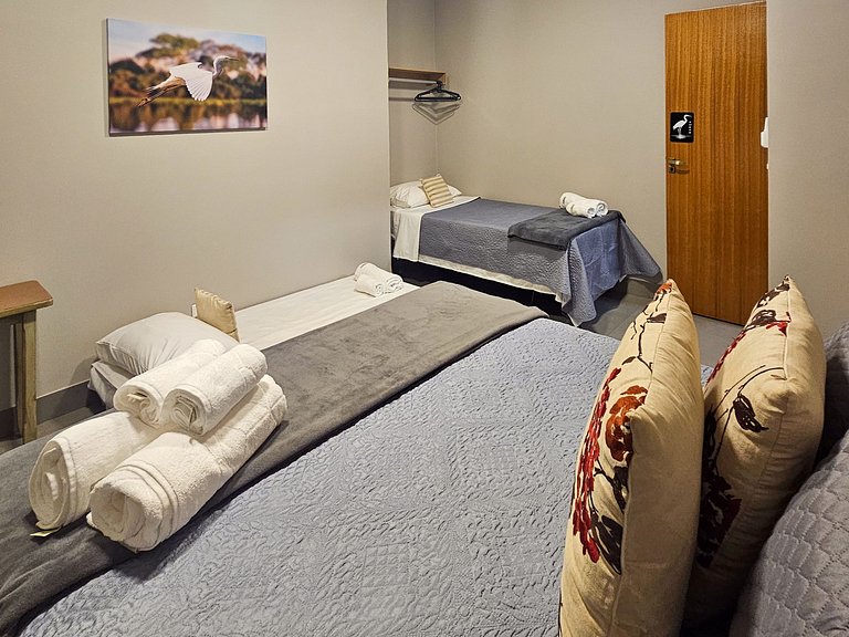 Casa Ninhal, super central, nova e espaçosa.