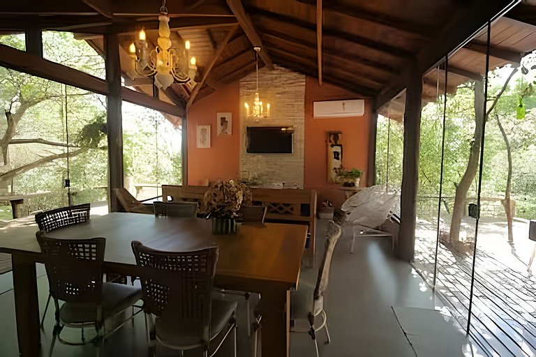 Casa da Árvore em Bonito, com piscina e 3 suítes
