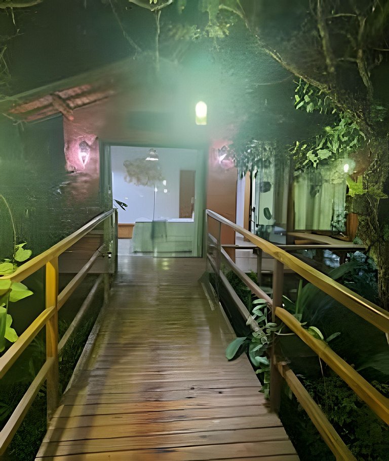 Casa da Árvore em Bonito, com piscina e 3 suítes